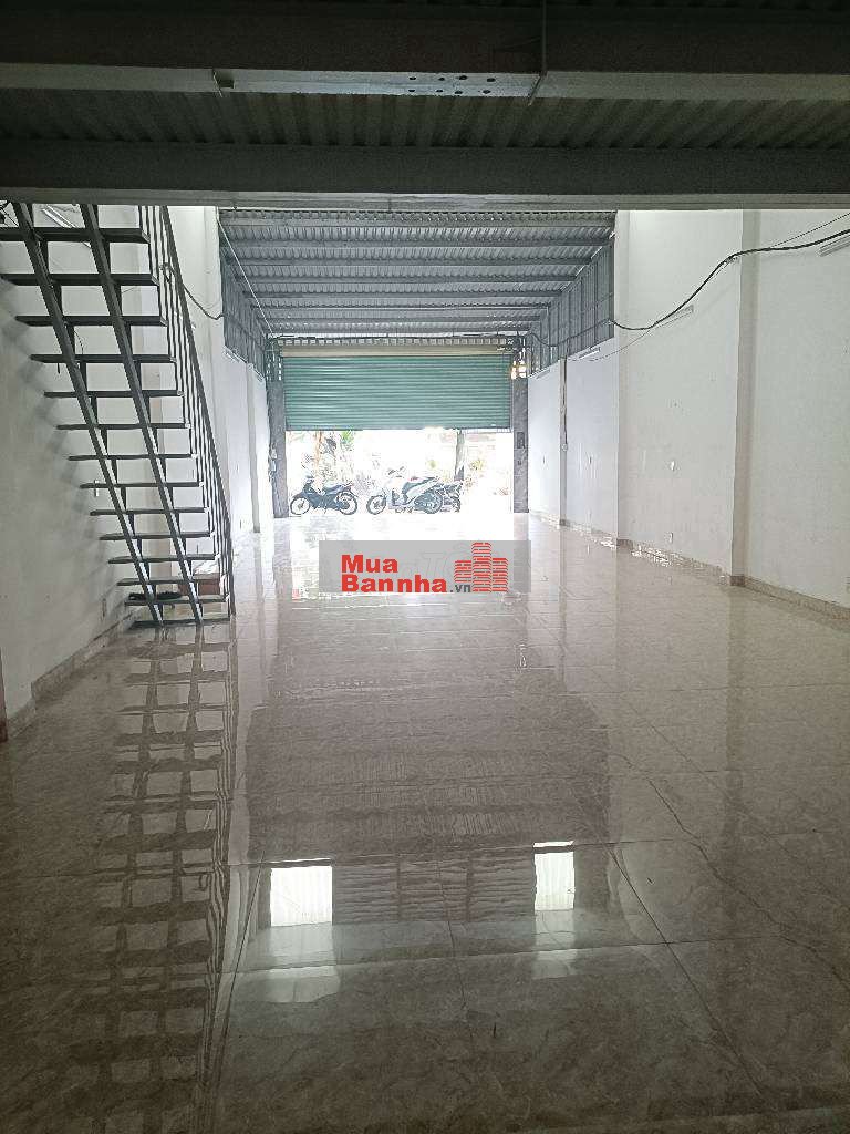 Bán Nhà MT 136m2, 2PN, 2WC, đường Lê Thị Hồng Gấm TT Hóc Môn