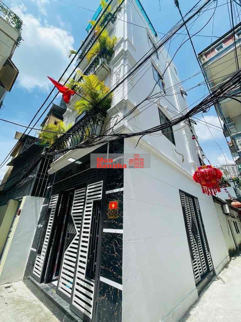 Bán em “Bạch Tuyết “ giữa phố Tam Trinh, DT 33m Giá 7.2 Tỷ, 10m ô tô