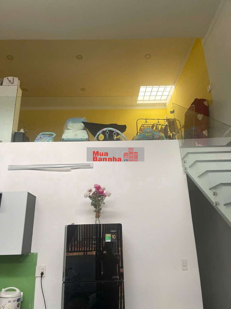 Cần bán 2 căn nhà, 1 căn mặt tiền và 1 căn hẻm đuờng LÝ THÁI TỔ