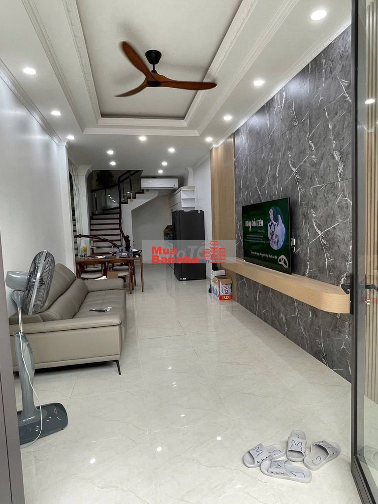 BÁN NHÀ THẠCH BÀN NGAY NGÃ TƯ CỔ LINH- THẠCH BÀN 40M 5 TẦNG- 7 TỶ