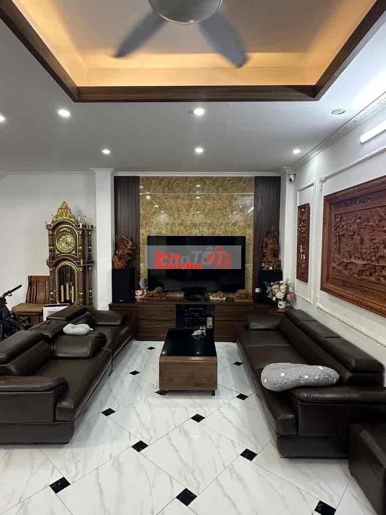 BÁN NHÀ LĨNH NAM, DT 39M GIÁ 7.1 TỶ, NHÀ ĐẸP NỘI THẤT XỊN, GẦN Ô TÔ