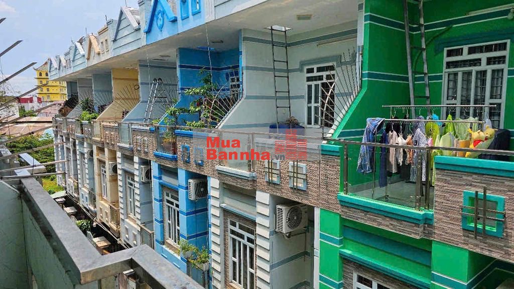 Nha phô 3 tâng ngay TTQ6 .SHR