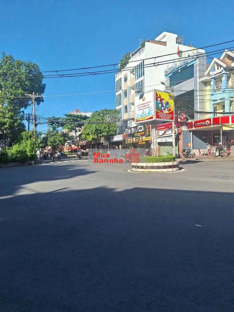 Bán nhà 3 tầng mặt tiền đường số 4, phường 7, gv dt 7x17, 3 tầng