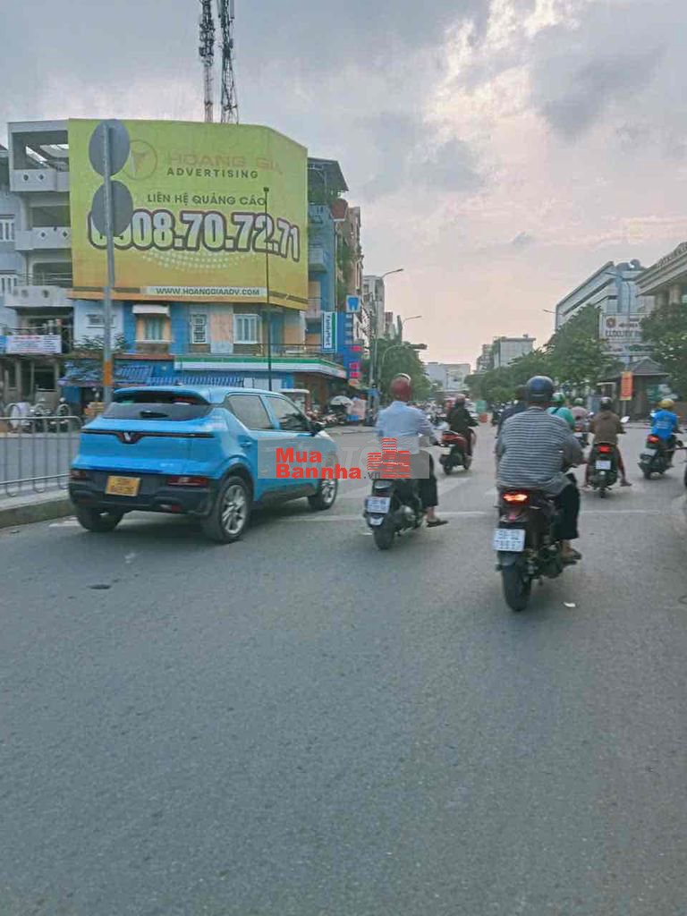 ban nha gan dai hoc van lang phường 5 go vấp