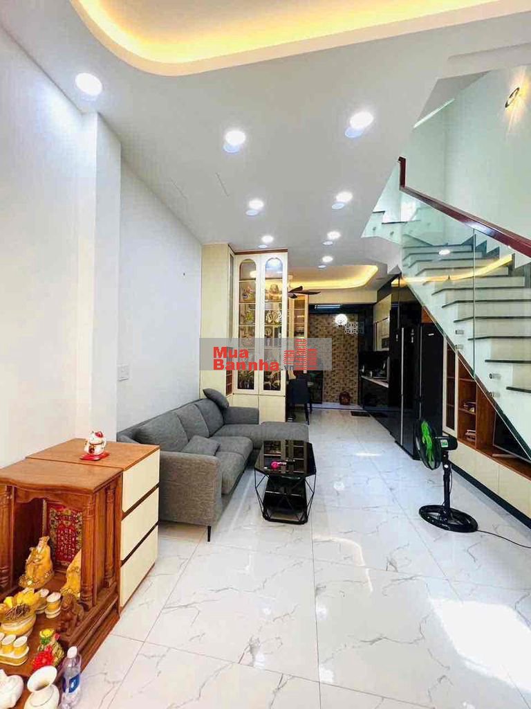 Kẹt tiền Bán Nhà 1 trệt 2 Lầu ngay Vinhomes Q9.