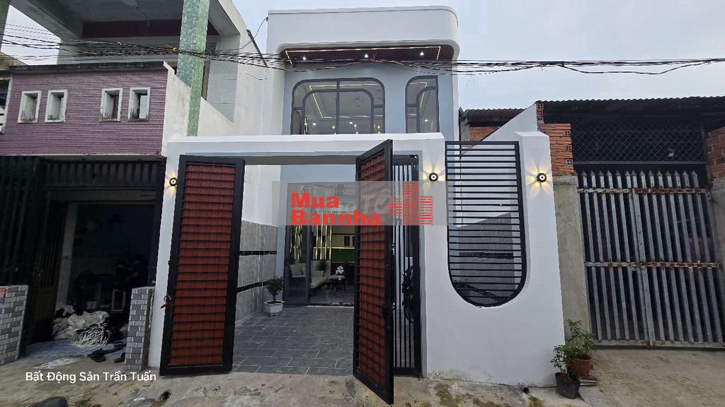 Nhà Lầu 5x20, 3 phòng ngủ, 2 vệ sinh. Tặng nội thất. Sân đậu ôtô