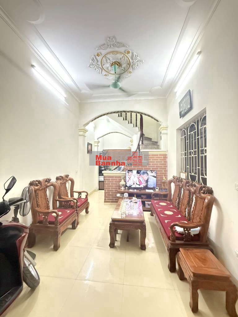 Bán gấp nhà Phùng Hưng. Lô góc gần oto.