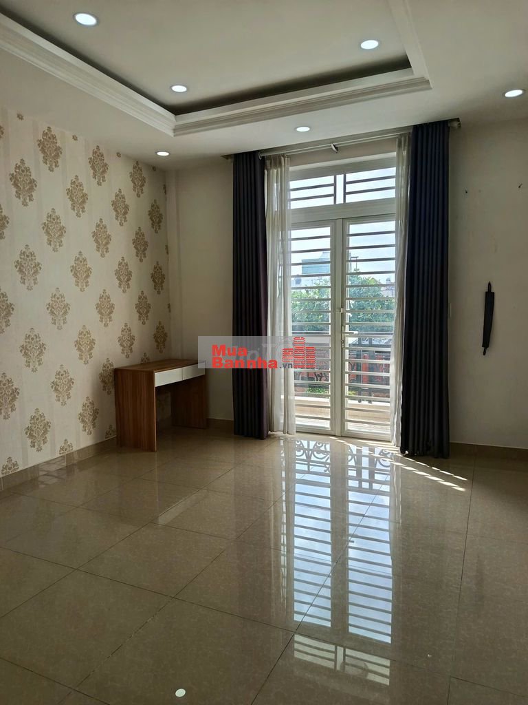 Bán nhà 3 tầng - đường Hiệp Bình- gần chợ Hiệp Bình