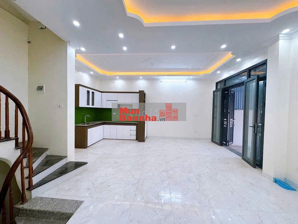 Nhà 5 tầng 40m,mới tinh ngay trung tâm Chợ Chúc Sơn – QL6 mở rộng 200m