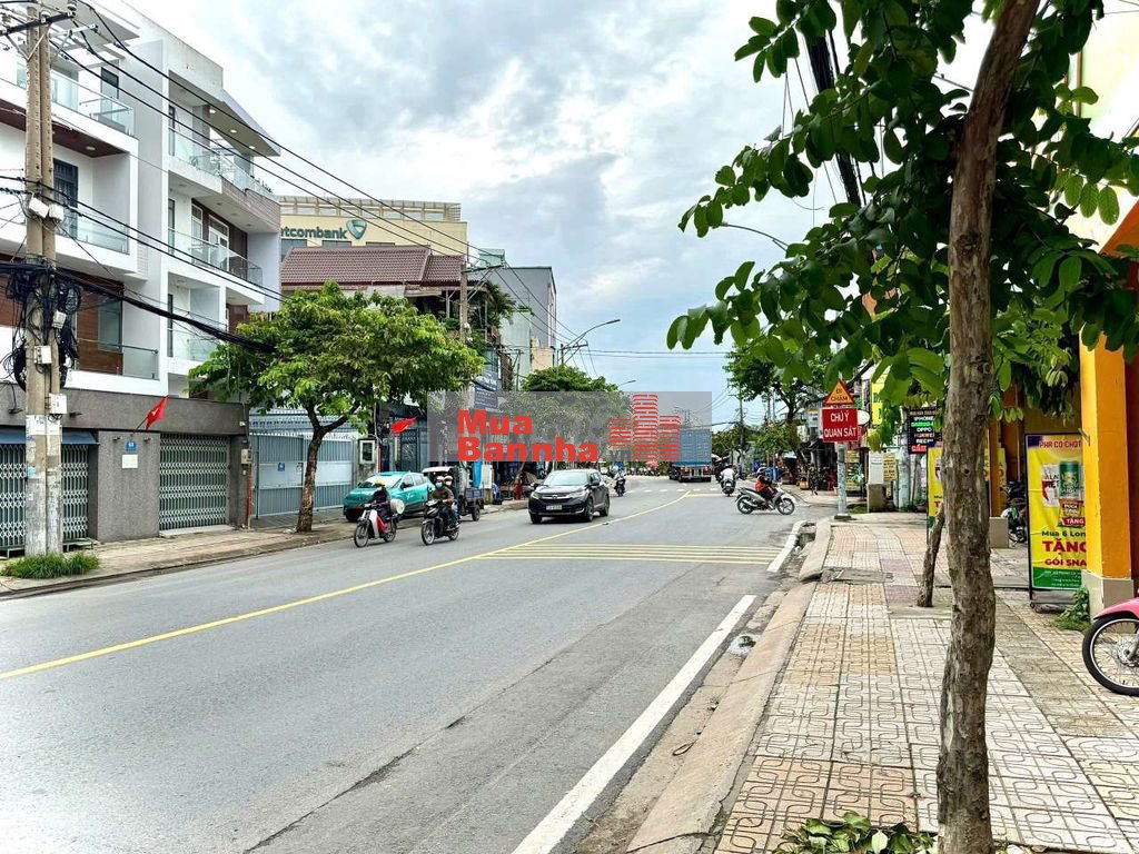 Nhà gần Phạm Văn Đồng, ngang 4.5 dtsd 90m, giáp khu dân cư sông đà.