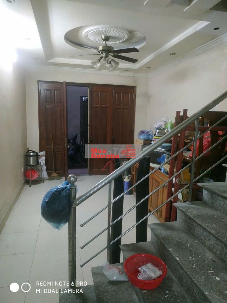 3.25 tỷ cần bán nhà 33m2 4 tầng chưa sổ ở ngõ 99 Định Công Hạ