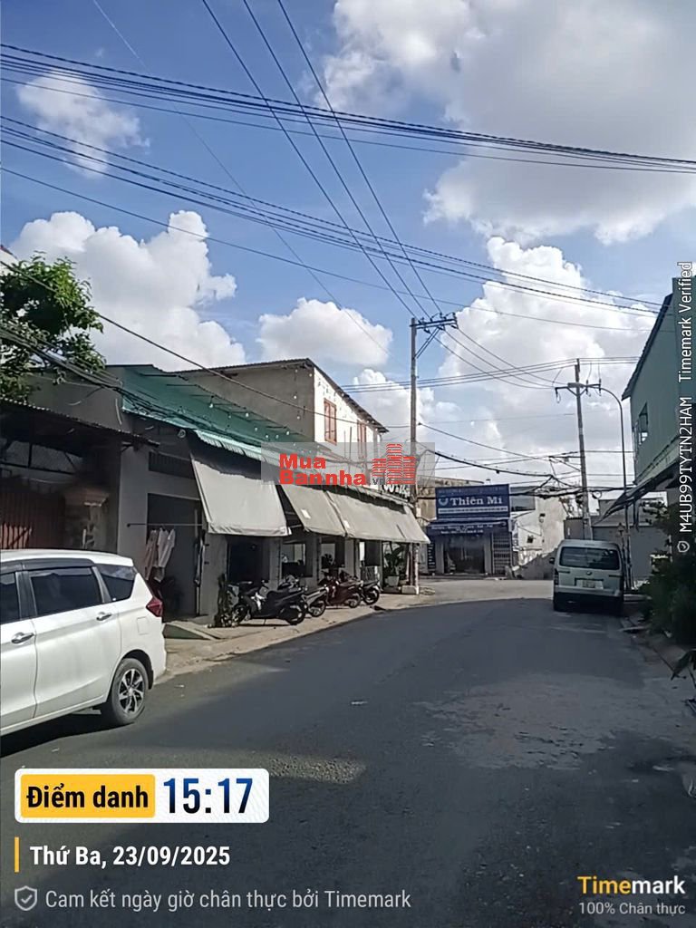 Cần bán gấp nhà 2 mặt tiền Quận 12, ngay ngã tư, sổ hồng riêng giá rẻ