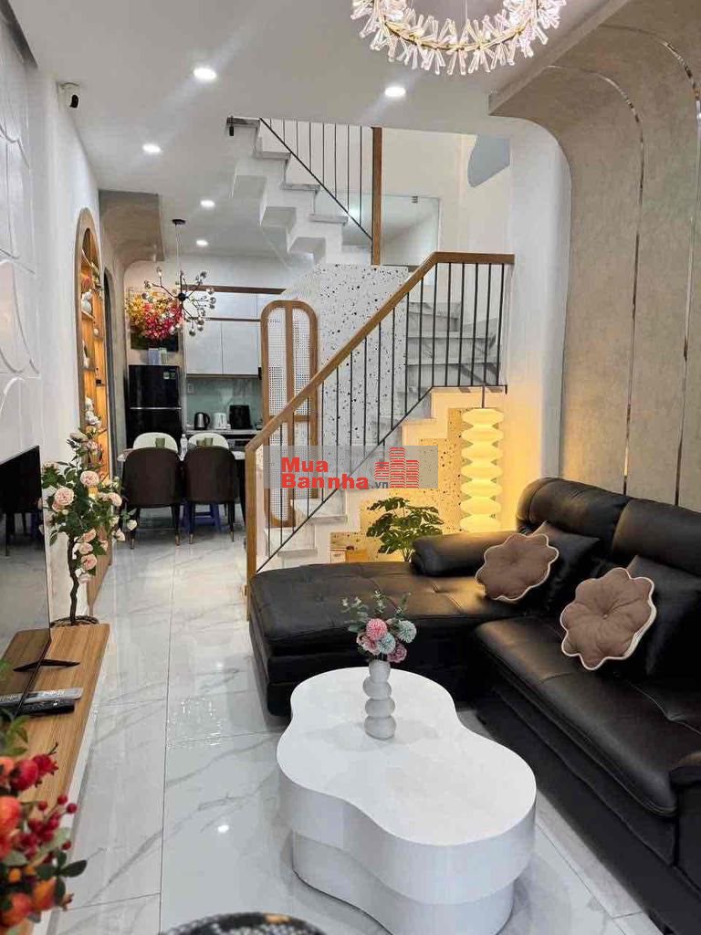 Nhà 1 trệt 1 lầu mới tinh, 2 phòng ngủ. HẺM 3M ngay chung cư dreamhome