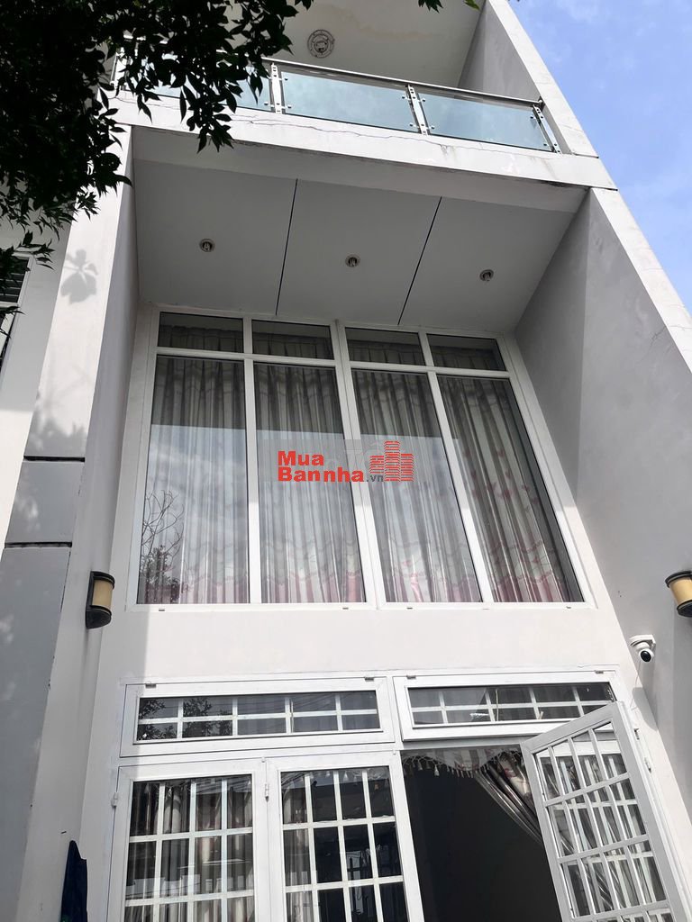 BÁN NHÀ 3 TẦNG SÁT CẠNH CAO ĐẲNG THƯƠNG MẠI