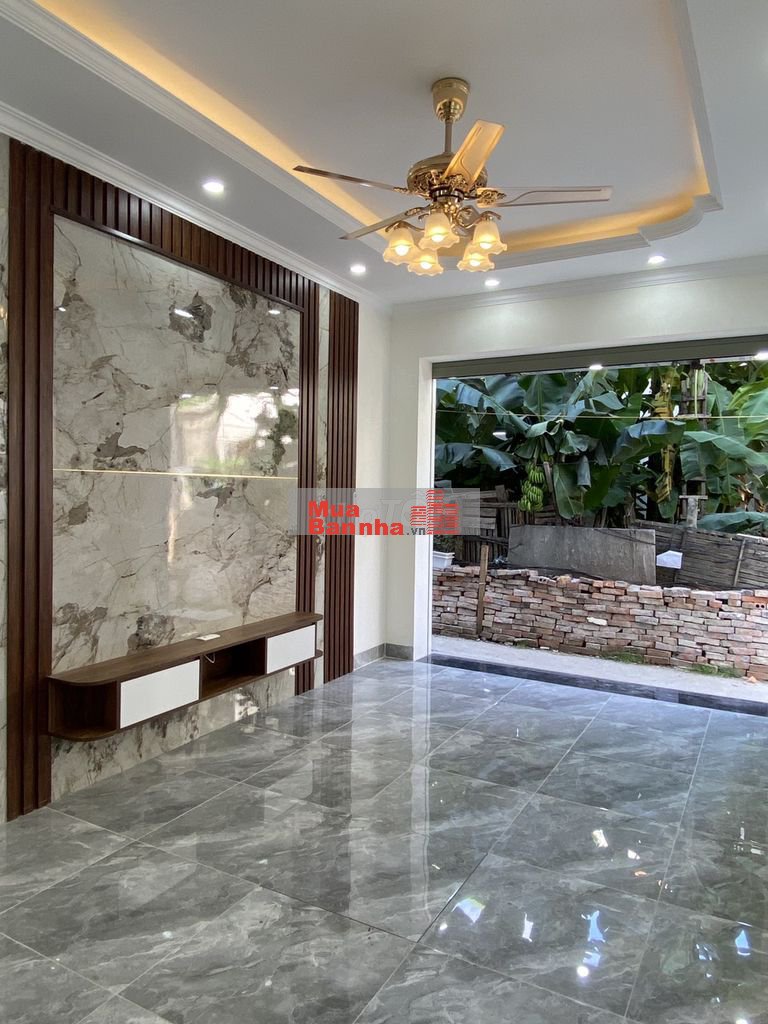 Quá rẻ. 2,85 tỷ nhà 3 ngủ ô tô đỗ cửa. Gần UBND Chợ Ủy Ban. 2km ra QL6