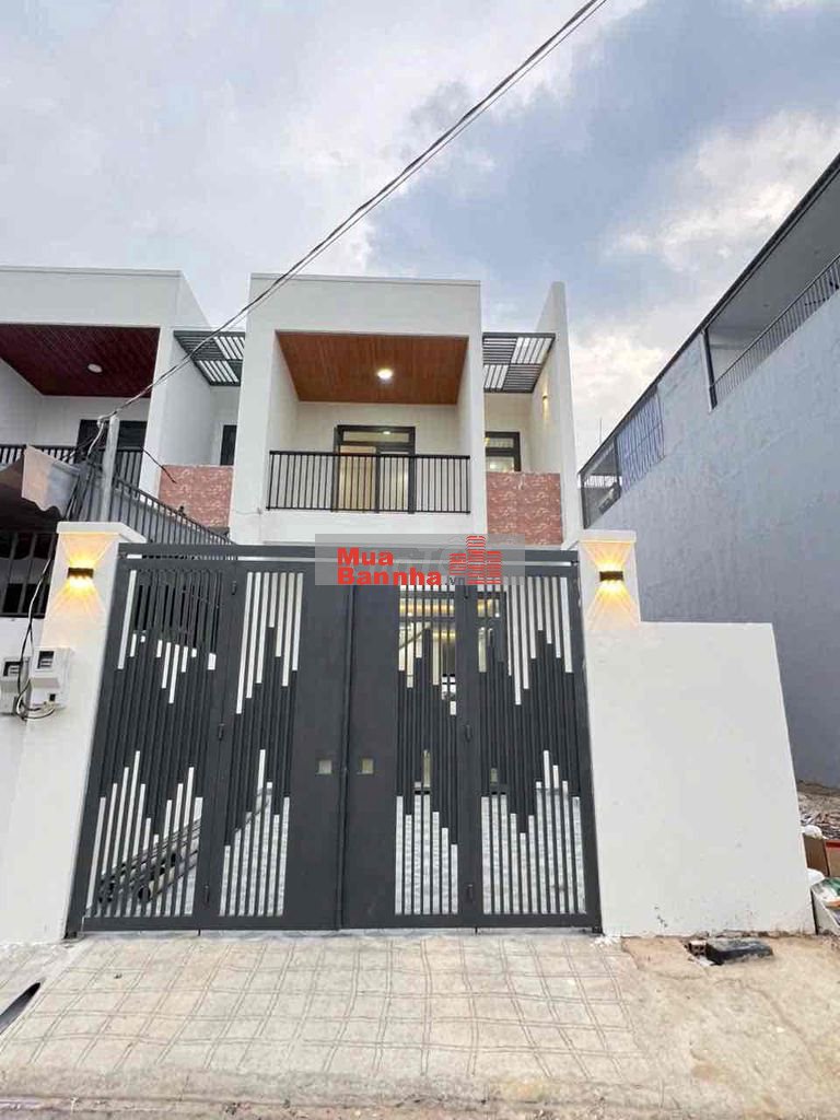 Bán nhà đường 2 xe hơi né nhau, có sân đậu oto, nằm ngay Biên Hoà thôi