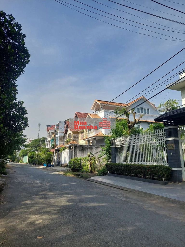 BÁN NHÀ Q9 GIÁP Q2 ĐƯỜNG 10M THÔNG TỨ TUNG