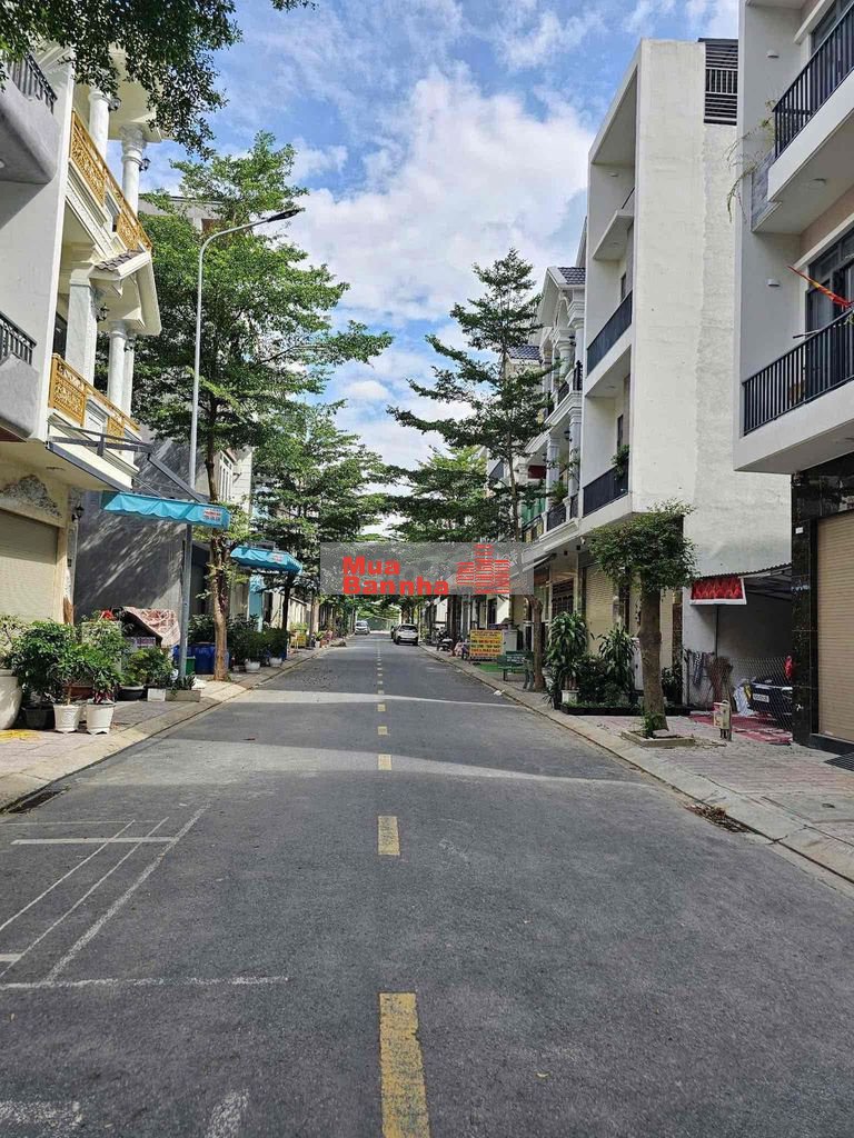 Nhà Phố Siêu Hiện Đại Đã Hoàn Công