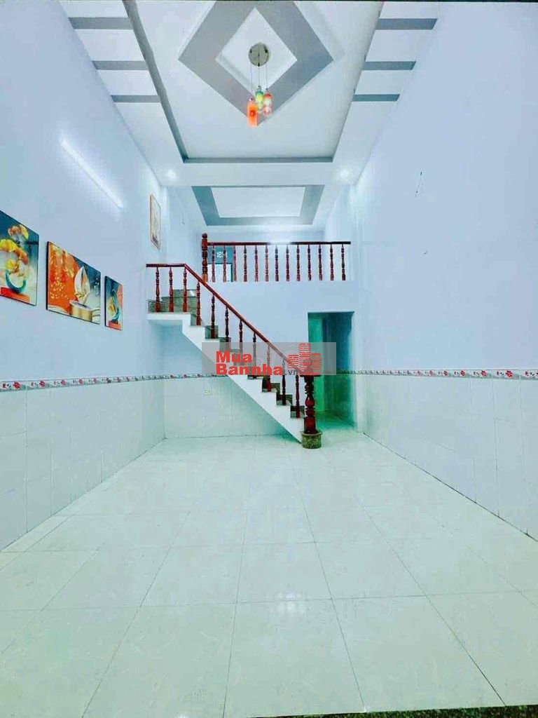 chủ bán nhà cách chợ dĩ an tầm 300 m sát đường Nguyễn Thái Học