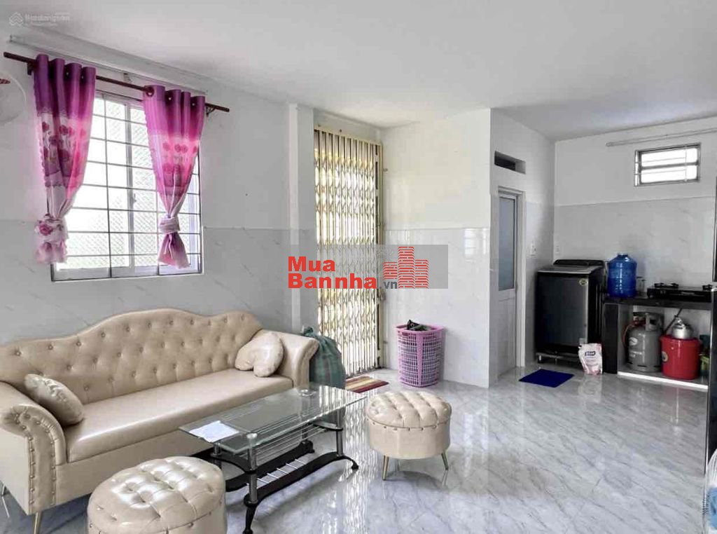 Nhà Góc Cấp 4 Hai mặt tiền, cầu thang đúc