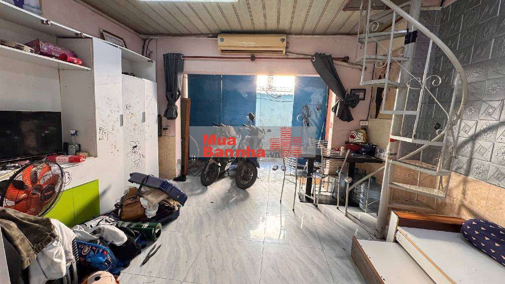 GẤP!! Nhà 2 tầng 35m2, 1.8 tỷ SHR HOÀN CÔNG, sát mặt tiền, kế Quận 7