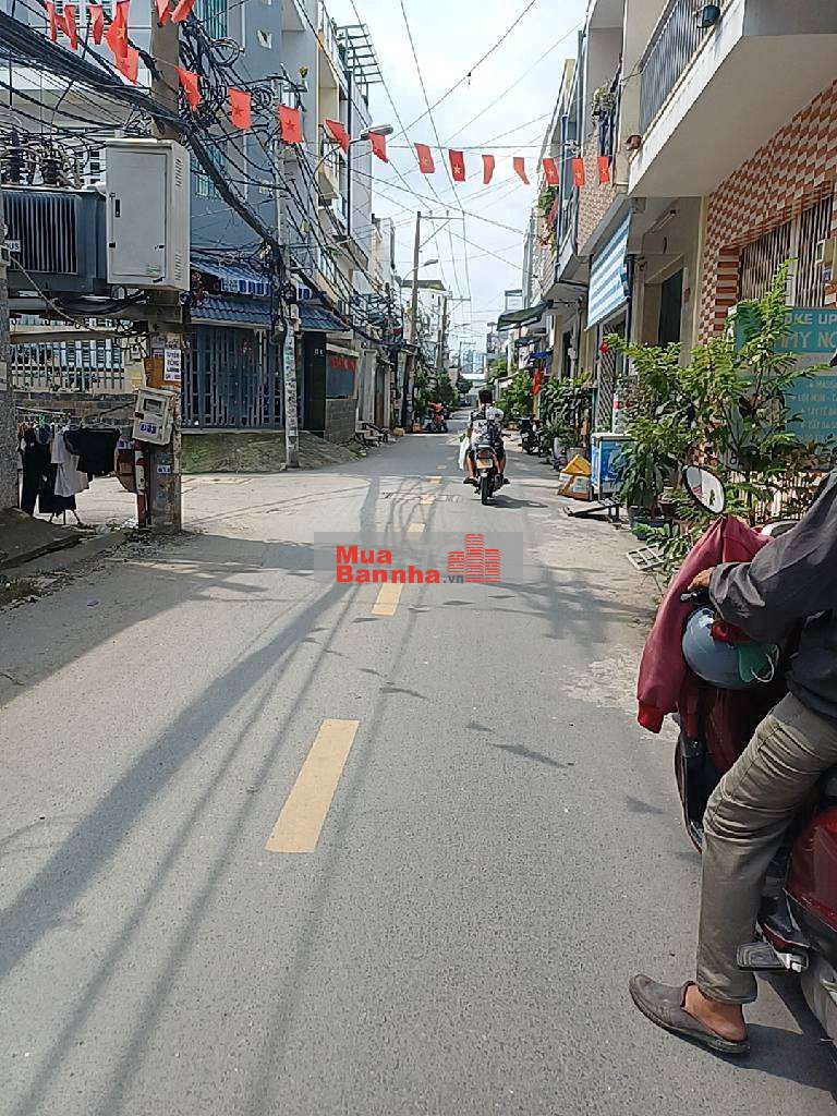 5 tỷ 500 thương lượng, nhà 2 mặt tiền đường kinh doanh,dt: 4 × 10