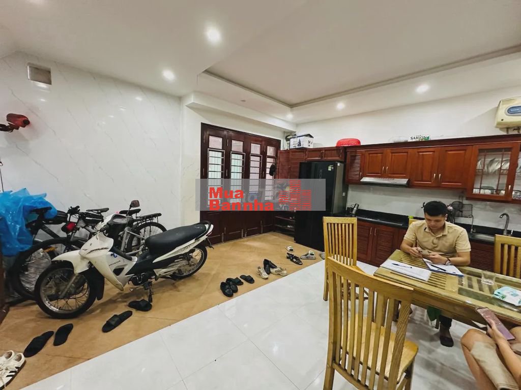 Siêu phẩm 6 tầng 35m nguyễn khánh toàn cầu giấy giá rẻ 9,2 tỷ mới đẹp