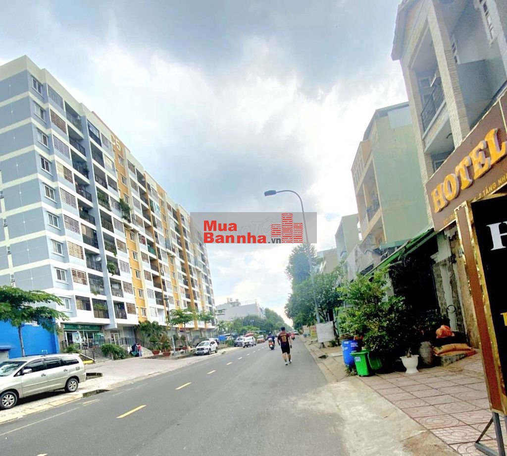 Bán Nhà 3 Tầng - Mặt tiền D2 giao Lê Văn Việt, Quận 9