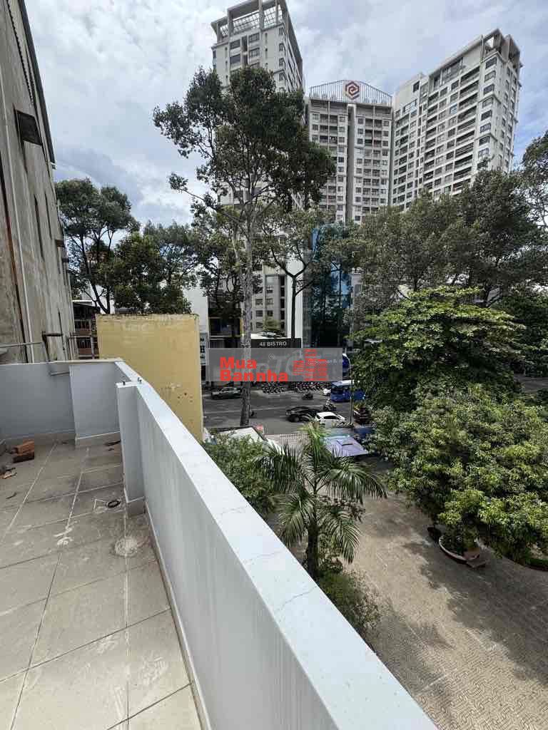 Sát MT Trần Bình Trọng Q5 - Ngang 5,9 - 4 Tầng - 4PN - Giá 5,25 tỷ tl