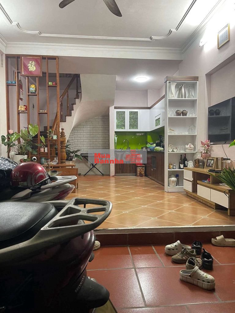 Hoàng Quốc Việt, 3 gác tránh, gần oto, dân xây, văn minh 36m*5T