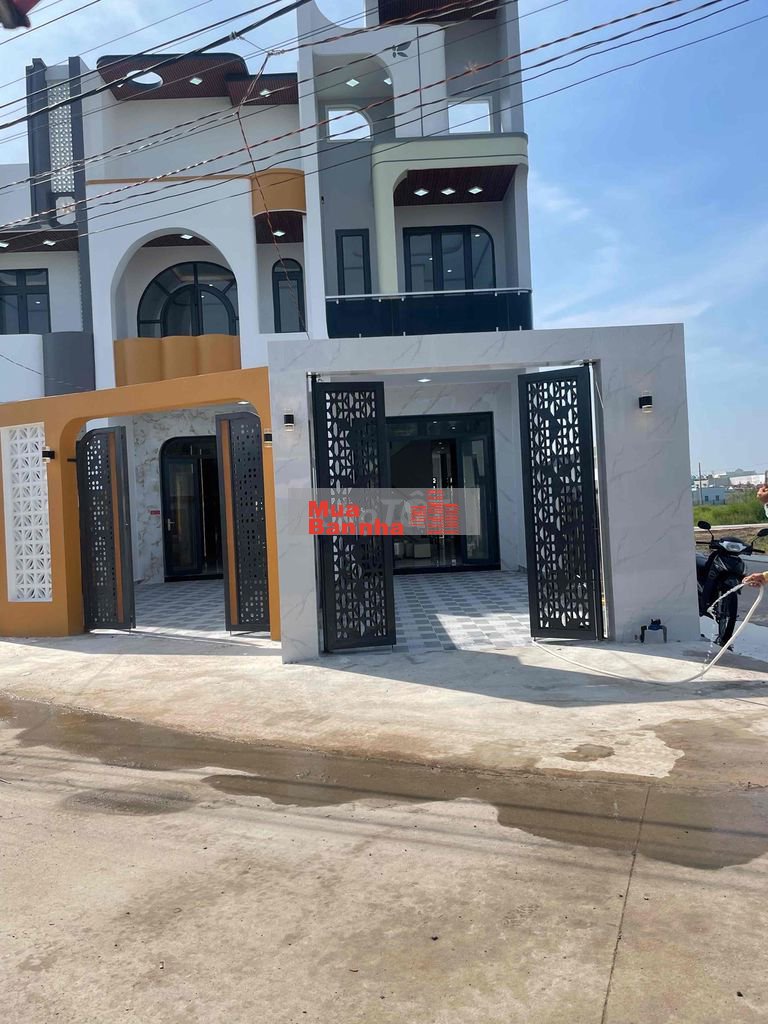 Nhà góc 3 MT ngay Đinh Đức Thiện ngay trường học. 1 lầu. 4PN.