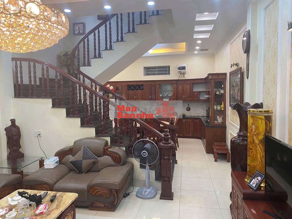 Xuân Thủy, oto đỗ cửa, lô góc, dân xây, tặng nội thất, hơn 8 tỷ