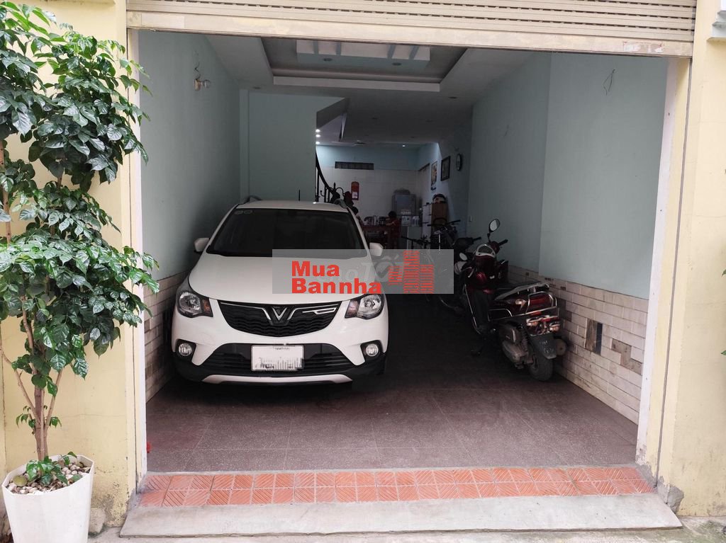 Nhà riêng oto đỗ trong nhà, gần chợ và công viên Hòa Bình