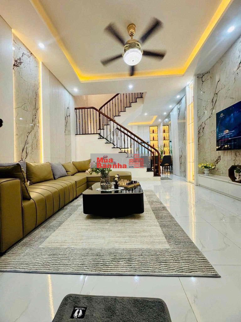 10m ra phố Đại La,nhà đẹp dân xây,3 thoáng,KD, full nội thất 32m2*5T