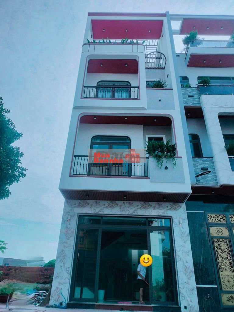 Siêu phẩm 4 tầng - gần VinCom Dĩ An - Bình Dương