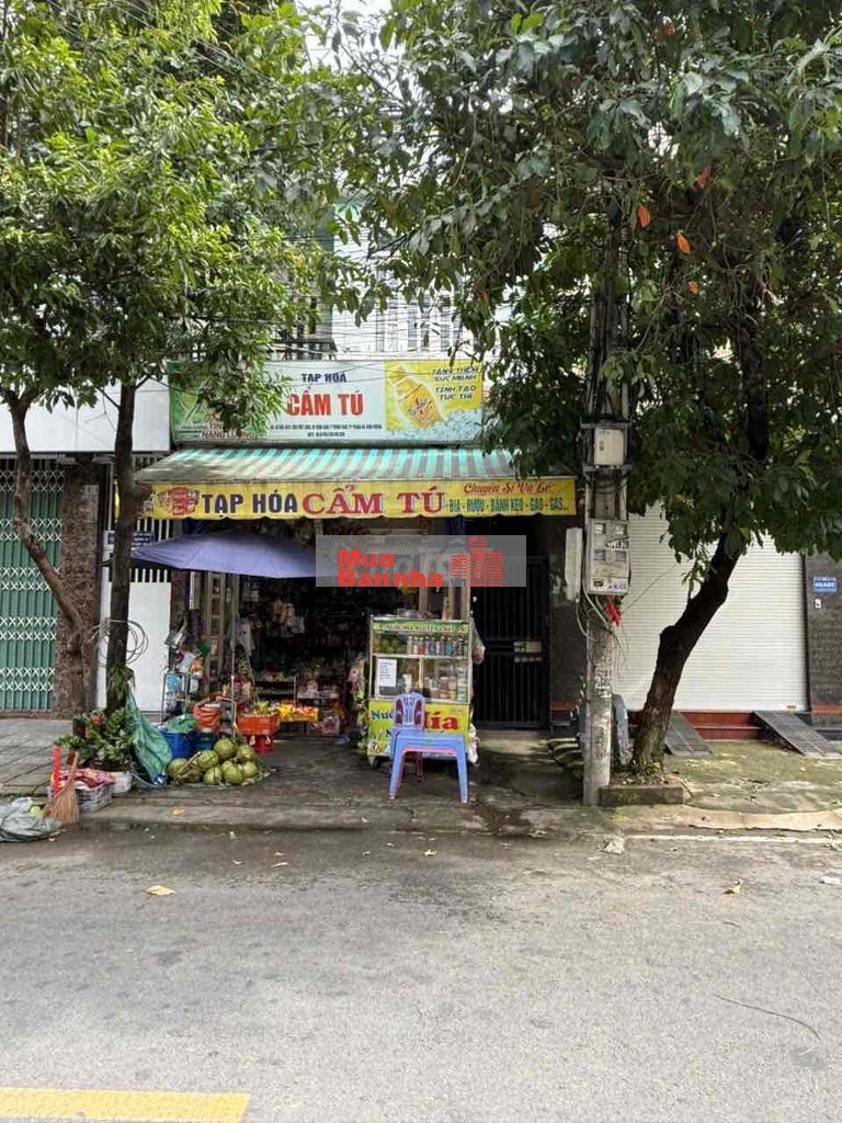 cần bán căn nhà 1 trệt 1 lầu sau có 6 phòng trọ dt 125m full thổ cư