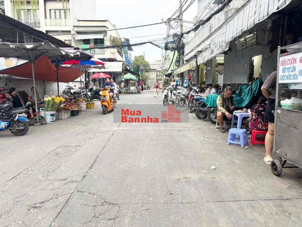 Bán gấp nhà Lạc Long Quân 27m2, 3PN quận 11