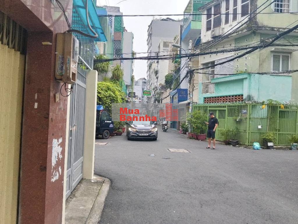 70m², đường xe hơi 8m, ngay trục Nguyễn Văn Trỗi , ngang 4,2m x 17,5m