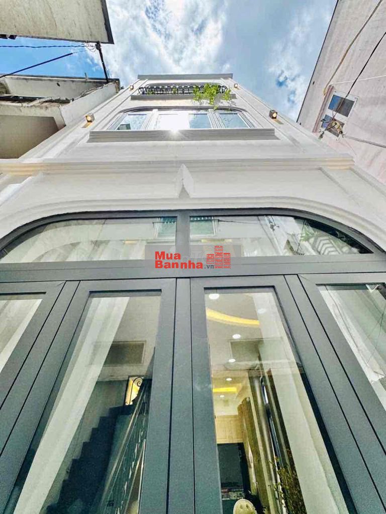 Bán nhà Hoàng Văn Thụ, 31m2, 3PN, 3WC, Tặng full nội thất