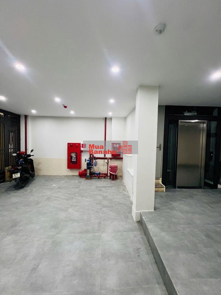 Bán căn hộ dịch vụ Triều Khúc, ngõ rộng, mặt tiền lớn, 100m2 20.9 tỷ