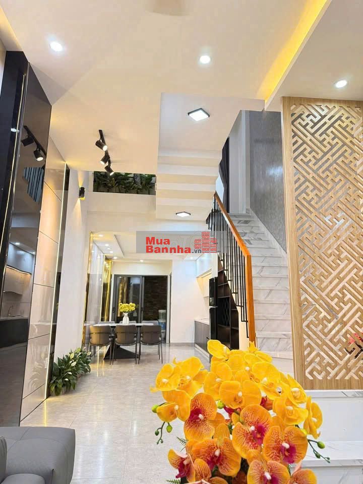 Bán gấp nhà 1 trệt 2 lầu SHR – gần BigC Dĩ An, khu dân cư an ninh