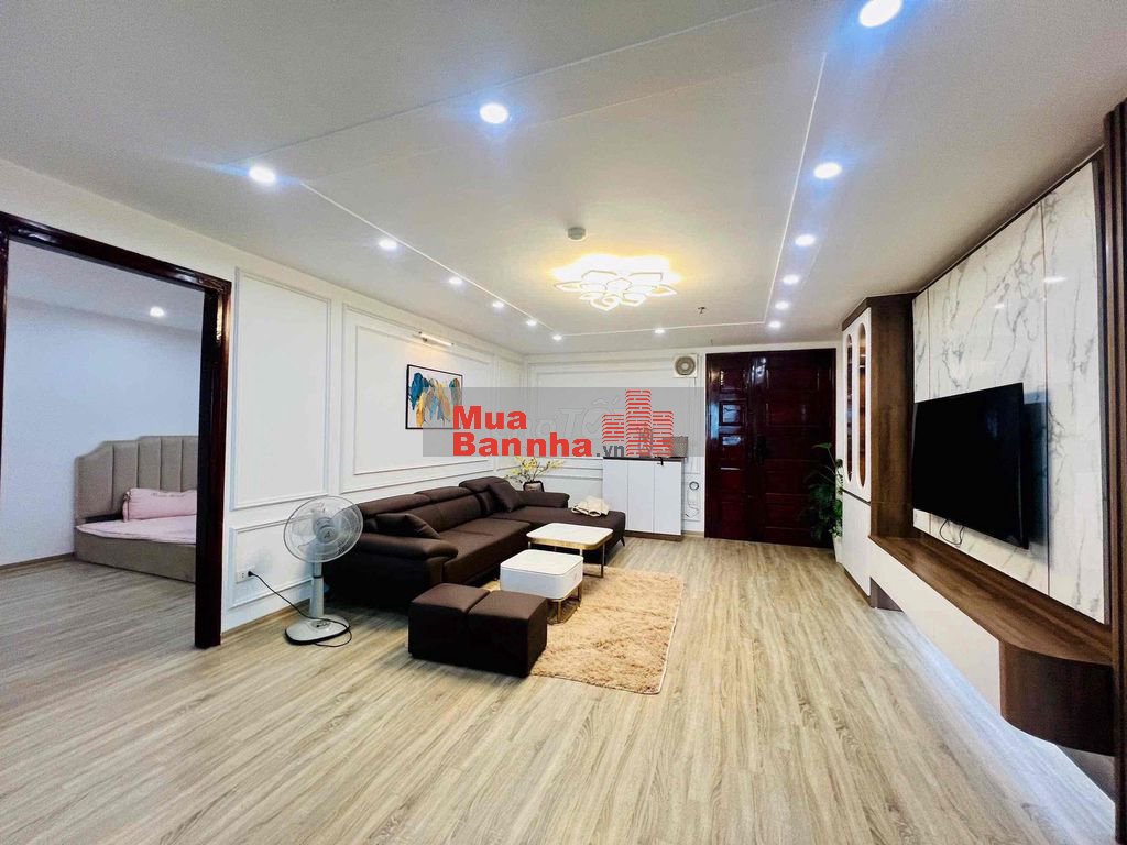 Bán nhà mặt phố Đê La Thành 50m2 hai mặt ô tô vỉa hè rộng lô góc 39 tỷ