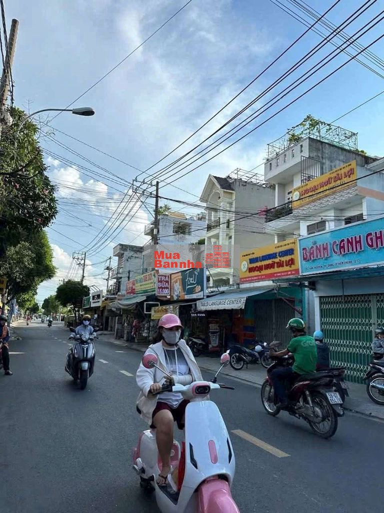 Nhà SHR 2 Lầu 5,3m x 40m. 200m2 Mặt Tiền Đường Nguyễn Thị Đặng