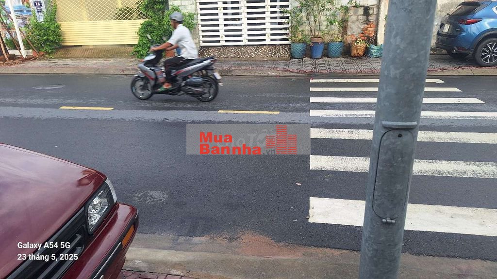 Nhà mặt tiền 144m2 đường Bình Đức