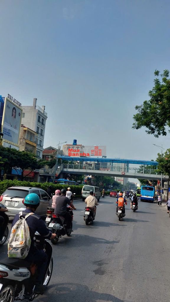 H.iếm, phố Nguyễn Văn Cừ, b.án đ.ất 21m2, tặng nhà 2T, ô tô lùi cửa