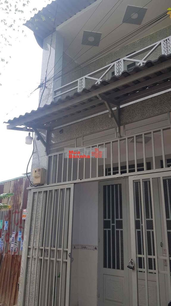 Bán nhà 1 trệt, 1 lầu - có ban công, 1 phòng khách, 2 phòng ngủ, 1 wc.