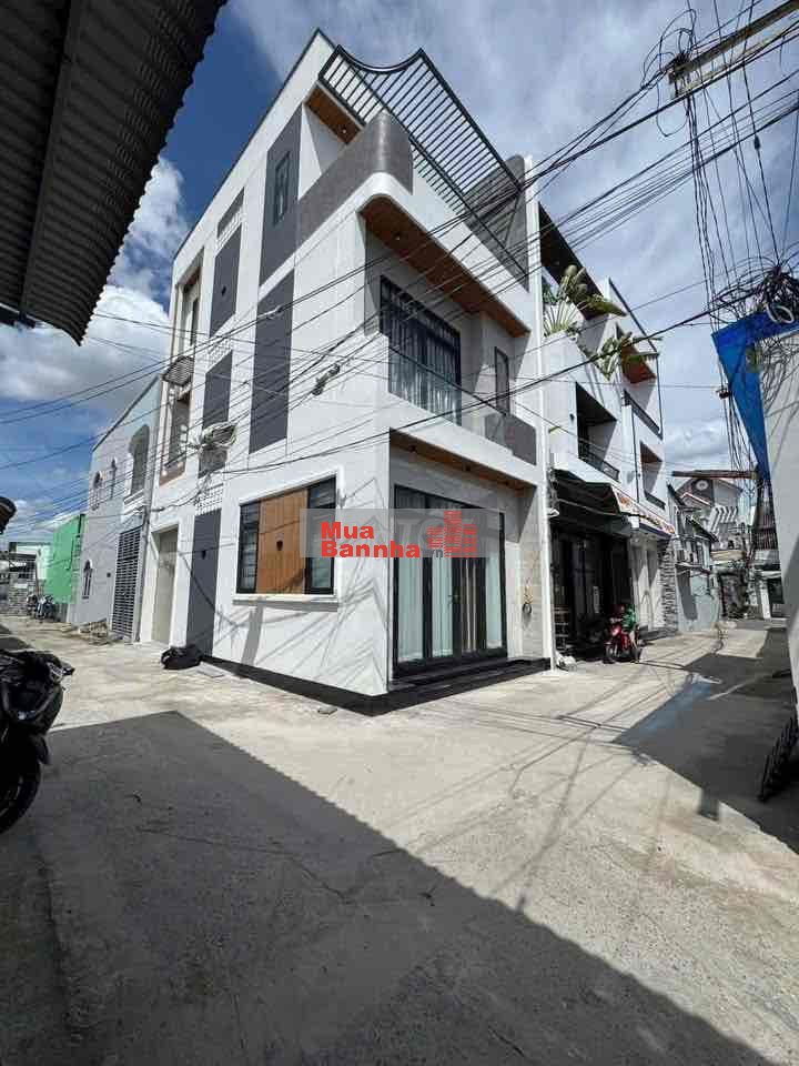 Nhà đẹp 2 mặt tiền 2 lầu xây mới hẻm 50 Trần Hoàng Na 3 phòng ngủ