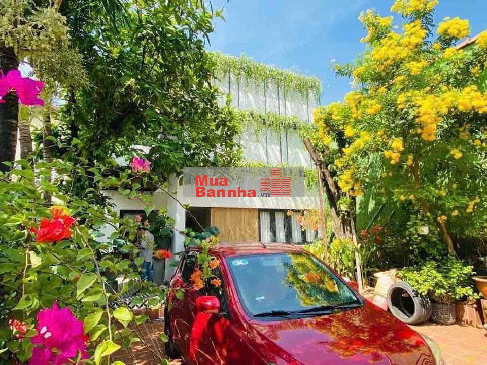 Biệt thự vườn Đường 138 Thủ Đức, xe hơi đậu trong sân, full nội thất.