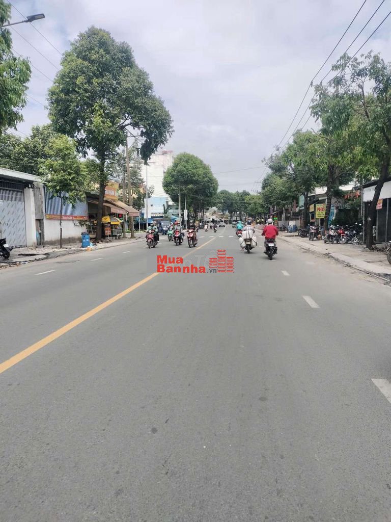 Chủ gấp Bán Nhà Dĩ An, chỉ còn 2 TỶ 950, Gác Lửng, 3 Phòng Ngủ,Hẻm Oto