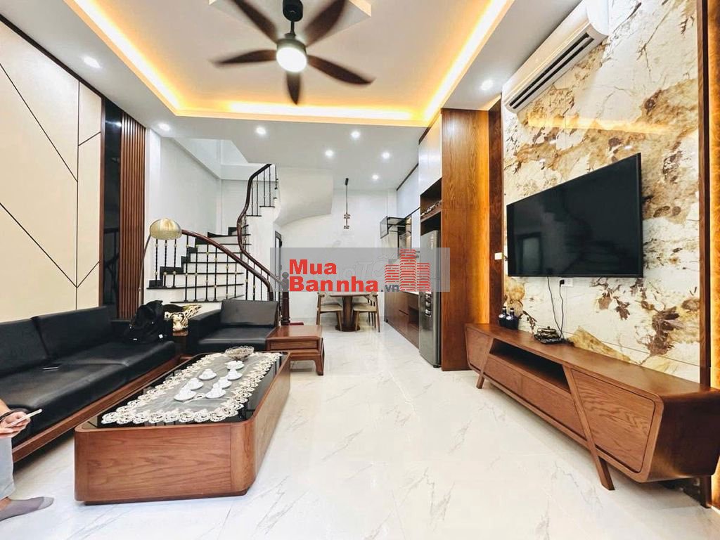 Hoa khôi! Láng Hạ, 2thoáng, sân rộng để xe,40m ra phố, xây mới 38m2x5T